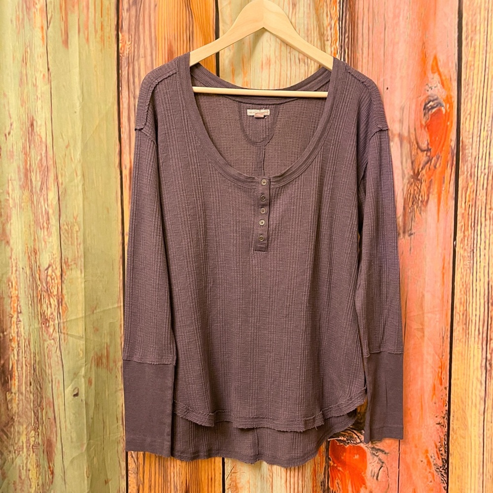 Melrose and Market Top 2X Dusty Blue Scoop Neck with Raw Edges